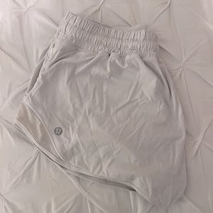 Lululemon 2.5 inch hotty hots